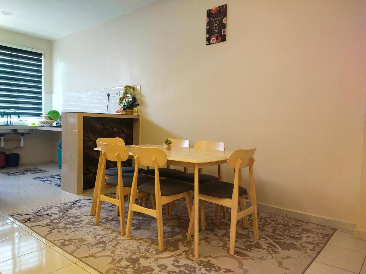 Axaida Homestay Parit Jawa Bakar Parit Экстерьер фото
